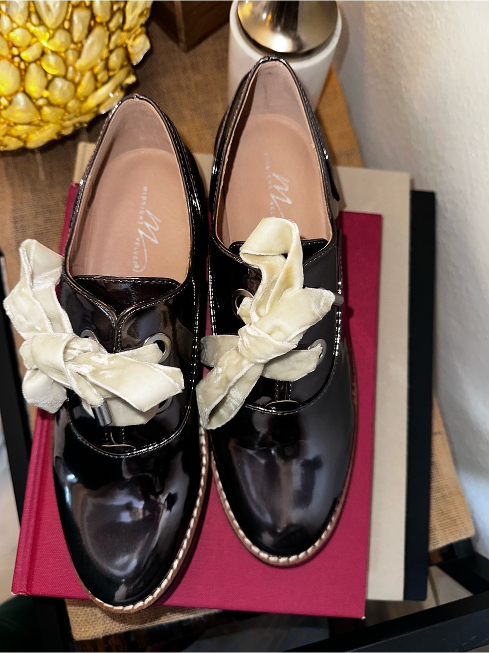 Midnight Velvet Silver Patent Oxford with Ribbon Laces - Picture 4 of 11
